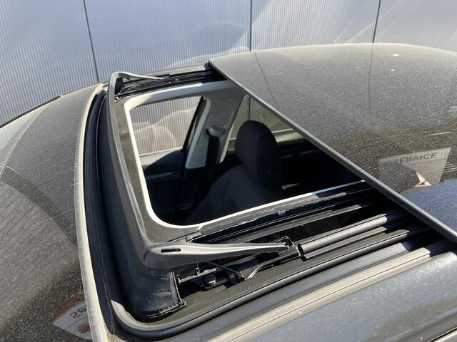 Volkswagen GOLF 1.4 eHybrid Style / AUTOMAAT/ PANO/ MEMORY SEAT/ MASSAGE/ STUUR+STOELVERWARM./ ACC/ PARK.SENSOREN V+A/ APP-CONNECT/ RIJ-MODI/ KEYLESS/ DIGITAL DASH/ NAVI/ DAB/ CLIMA/ LED/ 16'' LMV