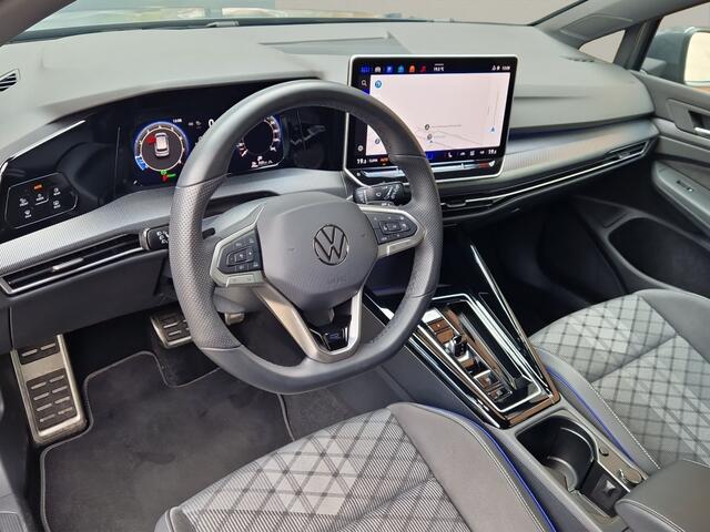 Volkswagen GOLF 1.5 eTSI R-Line 360° Camera - NL Auto - Stuur en Stoelverwarming