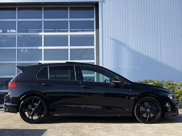 Volkswagen GOLF 2.0 TSI R 4Motion 320pk | Akrapovic | R-Performance Pakket | Harman/Kardon Sound | Elektrisch glazen panorama-dak | Matrix led koplampen | Apple Carplay/Android Auto | Virtual Cockpit | Dealer onderhouden!
