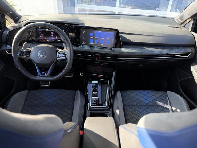Volkswagen GOLF 2.0 TSI R 4Motion 320pk | Akrapovic | R-Performance Pakket | Harman/Kardon Sound | Elektrisch glazen panorama-dak | Matrix led koplampen | Apple Carplay/Android Auto | Virtual Cockpit | Dealer onderhouden!
