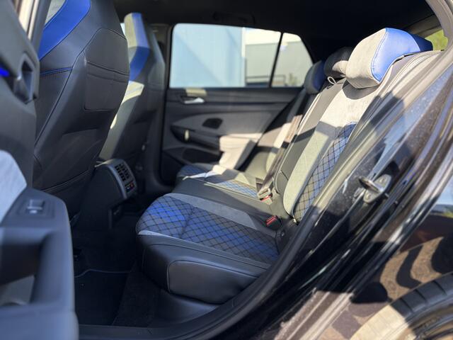 Volkswagen GOLF 2.0 TSI R 4Motion 320pk | Akrapovic | R-Performance Pakket | Harman/Kardon Sound | Elektrisch glazen panorama-dak | Matrix led koplampen | Apple Carplay/Android Auto | Virtual Cockpit | Dealer onderhouden!