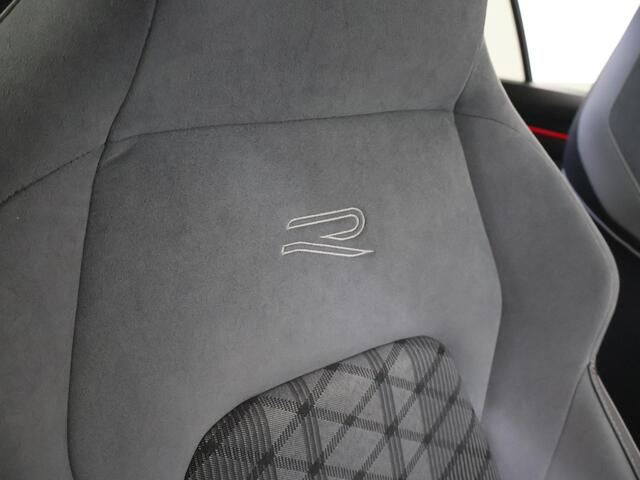 Volkswagen GOLF 1.5 eTSI R-Line Business | Panoramadak | Sportstoelen | Virtual Cockpit | Navigatie | Camera | DAB | Apple CarPlay/Android auto | Sfeerverlichting | Stuurverwarming | Adaptieve Cruise Control | Harman/Kardon |