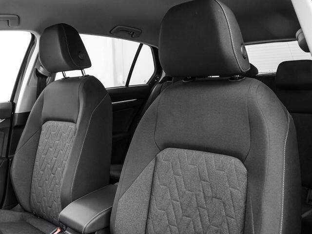 Volkswagen GOLF 1.5 eHybrid 204pk DSG Life Edition · Camera · Apple/Android Car Play · Stoel&- Stuurverwarming · Sfeerverlichting · 18'' Inch · Garantie t/m 13-05-2029 of 100.000km