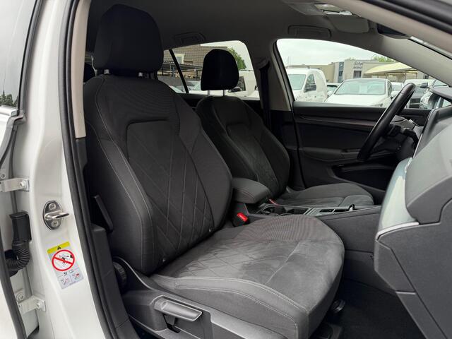 Volkswagen GOLF 1.5 eTSI Style DSG LED Navi