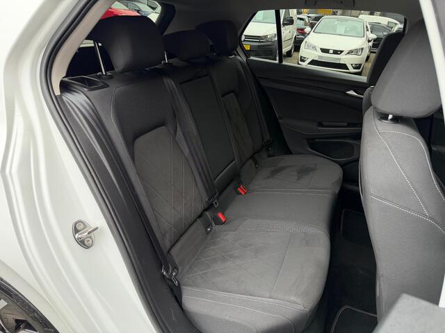 Volkswagen GOLF 1.5 eTSI Style DSG LED Navi