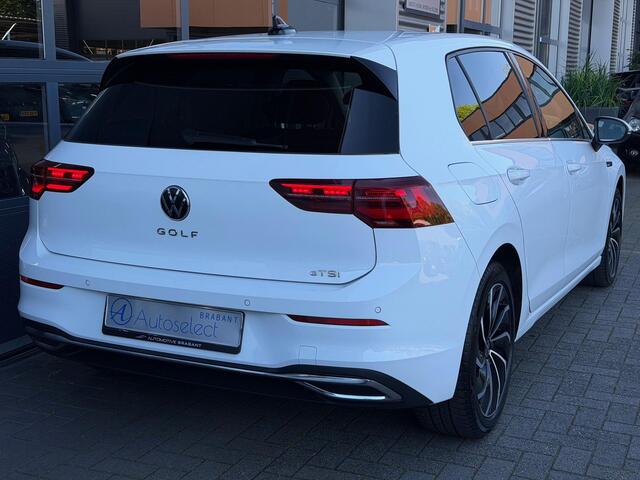 Volkswagen GOLF 1.5 eTSI Style DSG LED Navi