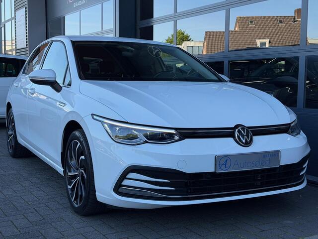 Volkswagen GOLF 1.5 eTSI Style DSG LED Navi