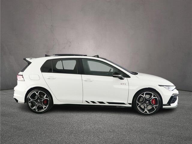 Volkswagen GOLF GTI Clubsport 2.0 TSI 300pk DSG Automaat Panoramadak, Black Style, LED matrix koplampen, Harman Kardon audio, Adaptive cruise control, Achteruitrijcamera