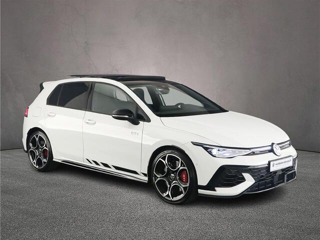 Volkswagen GOLF GTI Clubsport 2.0 TSI 300pk DSG Automaat Panoramadak, Black Style, LED matrix koplampen, Harman Kardon audio, Adaptive cruise control, Achteruitrijcamera