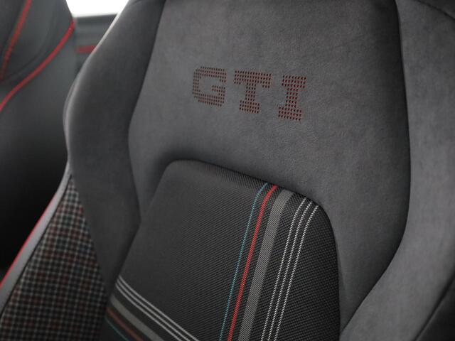 Volkswagen GOLF 2.0 TSI GTI Clubsport Edition 50 325 PK | Full option | Panorama dak | Akrapovic | Harman Kardon | 19" Warmenau | Head Up Display | 360 graden camera | Verlengde garantie
