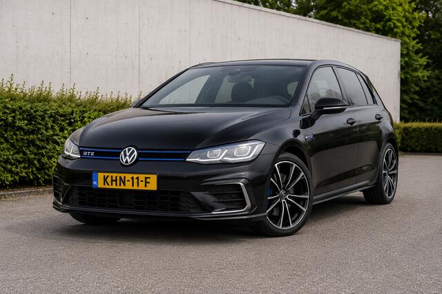 Volkswagen GOLF GTE *Leder* Apple Carplay / Stoelverwarming / Camera / Adapt. Cruise / FULL LED / 17"LMV