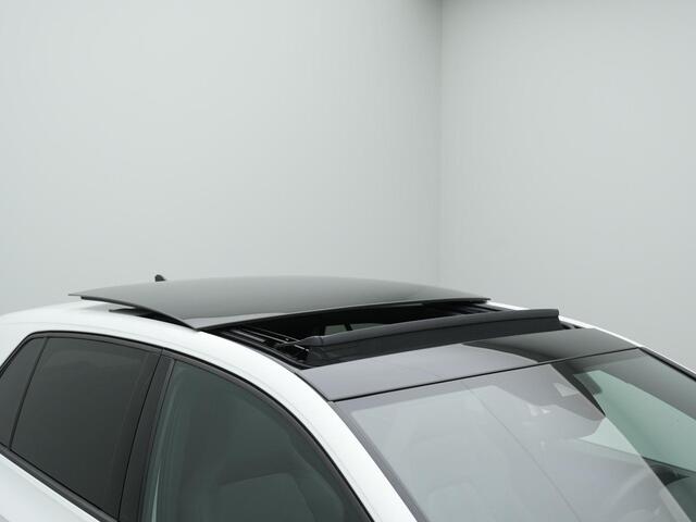 Volkswagen GOLF 1.4 eHybrid 245 pk GTE | Panoramadak | Trekhaak | Stuur-/stoelverwarming | Parkeersensoren voor/achter