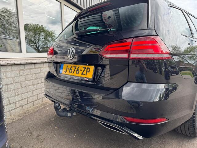 Volkswagen GOLF 1.5 TSI R-line Trekhaak Camera Massage Carplay Mooi uitgevoerd!