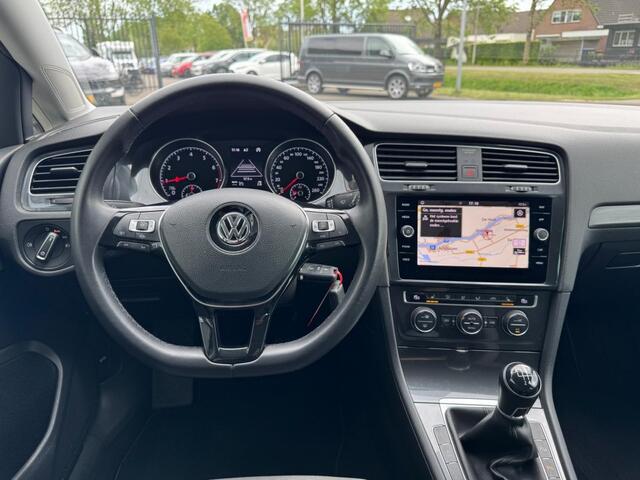 Volkswagen GOLF 1.5 TSI R-line Trekhaak Camera Massage Carplay Mooi uitgevoerd!