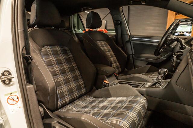 Volkswagen GOLF 1.4 TSI PHEV GTE Virtueel Cockpit | Trekhaak | Apple Carplay