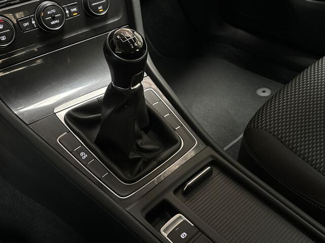Volkswagen GOLF 1.0 TSI Sportline (APPLE CARPLAY, CLIMATE, GETINT GLAS, SPORTSTOELEN, LM VELGEN, CRUISE, NIEUWE APK, NIEUWSTAAT)