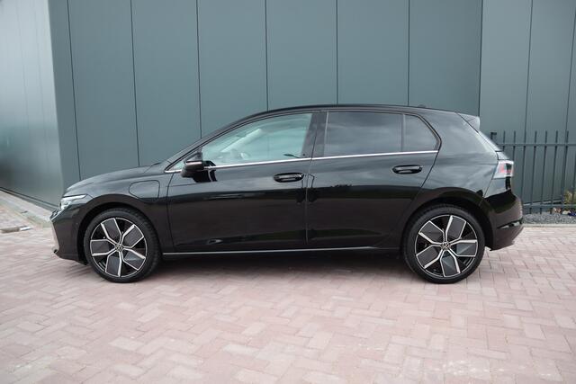 Volkswagen GOLF 1.5 eHybrid Style Edition 266 PK Matrix Koplampen Electrische stoel met masage Uitklapbare trekhaak Etc. Etc.
