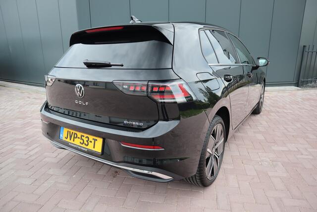 Volkswagen GOLF 1.5 eHybrid Style Edition 266 PK Matrix Koplampen Electrische stoel met masage Uitklapbare trekhaak Etc. Etc.