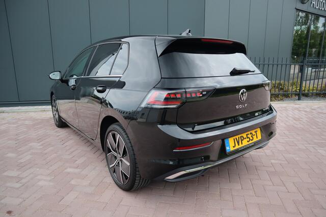 Volkswagen GOLF 1.5 eHybrid Style Edition 266 PK Matrix Koplampen Electrische stoel met masage Uitklapbare trekhaak Etc. Etc.