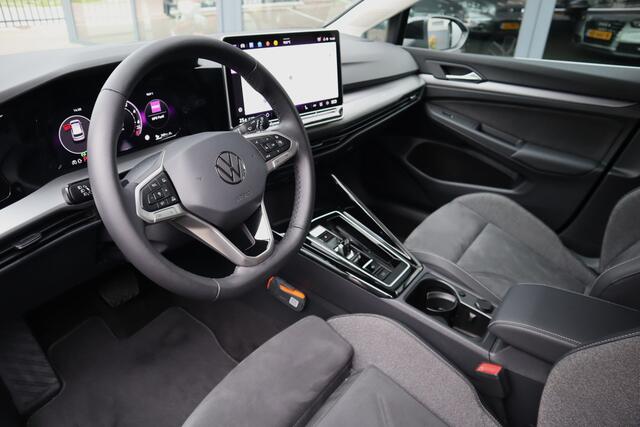 Volkswagen GOLF 1.5 eHybrid Style Edition 266 PK Matrix Koplampen Electrische stoel met masage Uitklapbare trekhaak Etc. Etc.