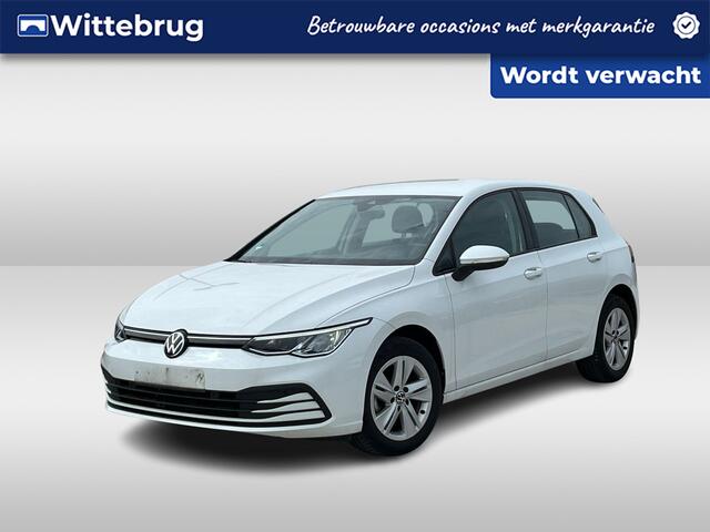 Volkswagen GOLF 1.0 eTSI 110PK Life Business / Stuur + Stoelverwarming / Parkeersensoren V+A / LED / Travel Assist / App-Connect