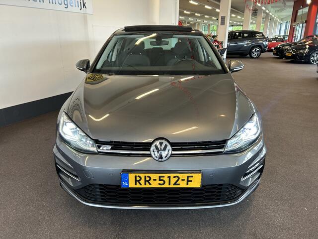 Volkswagen GOLF 1.0 TSI R-Line | Panoramadak | Digital dashboard | Stoelmassage+Verwarming | Adaptieve cruise control | Achteruitrijcamera | Climate control | Apple carplay | Elek. inklapbare spiegels | Nederlands geleverd