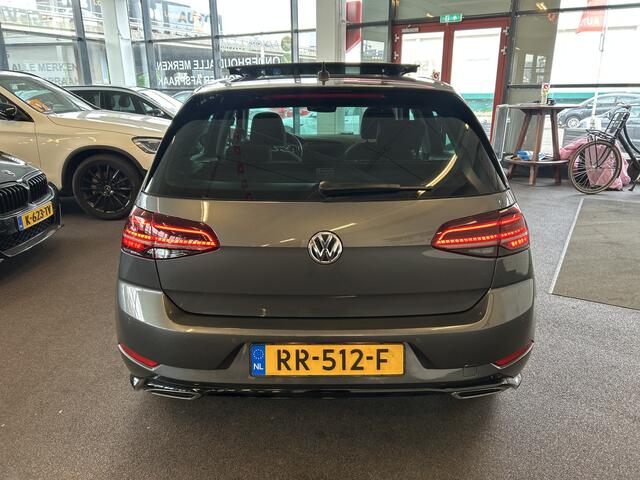 Volkswagen GOLF 1.0 TSI R-Line | Panoramadak | Digital dashboard | Stoelmassage+Verwarming | Adaptieve cruise control | Achteruitrijcamera | Climate control | Apple carplay | Elek. inklapbare spiegels | Nederlands geleverd