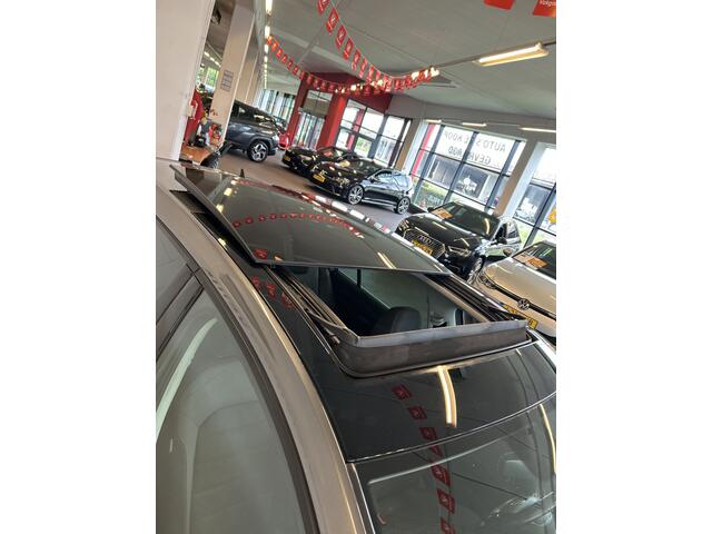Volkswagen GOLF 1.0 TSI R-Line | Panoramadak | Digital dashboard | Stoelmassage+Verwarming | Adaptieve cruise control | Achteruitrijcamera | Climate control | Apple carplay | Elek. inklapbare spiegels | Nederlands geleverd
