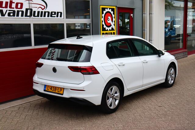 Volkswagen GOLF 1.0 eTSI Life Business O.a: PDC, Camera, Stoel+stuurverw, ACC, Clima, Etc. All-in prijs!