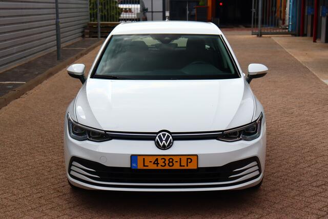 Volkswagen GOLF 1.0 eTSI Life Business O.a: PDC, Camera, Stoel+stuurverw, ACC, Clima, Etc. All-in prijs!