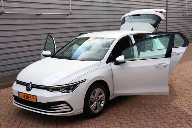 Volkswagen GOLF 1.0 eTSI Life Business O.a: PDC, Camera, Stoel+stuurverw, ACC, Clima, Etc. All-in prijs!