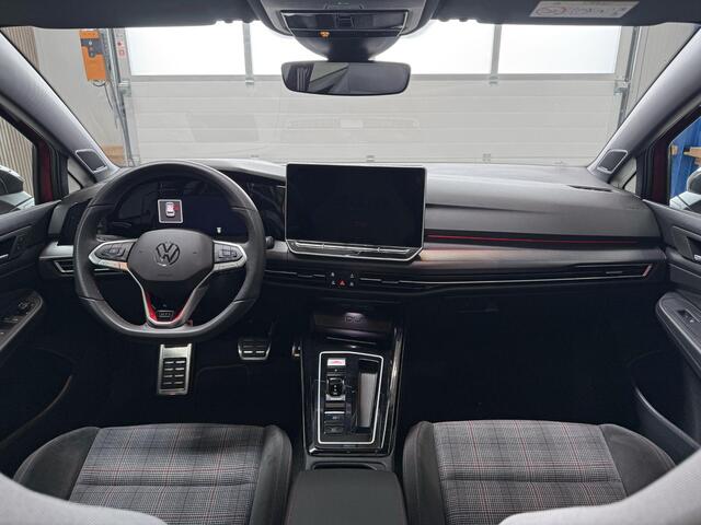 Volkswagen GOLF 8.5 2.0 TSI GTI - FACELIFT - PANORAMADAK - AUTOMAAT - HEAD UP - TREKHAAK - SFEERVERLICHTING - CARBON SPIEGELKAPPEN