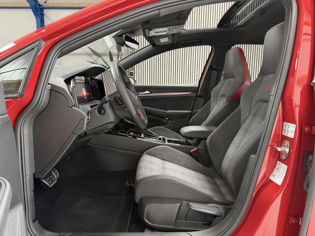 Volkswagen GOLF 8.5 2.0 TSI GTI - FACELIFT - PANORAMADAK - AUTOMAAT - HEAD UP - TREKHAAK - SFEERVERLICHTING - CARBON SPIEGELKAPPEN