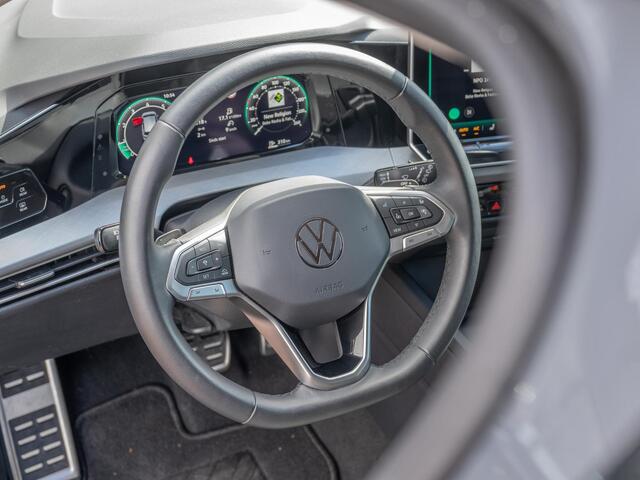Volkswagen GOLF 1.5 eTSI Life Edition | Automaat | Ambiente | Apple Carplay & Android Auto