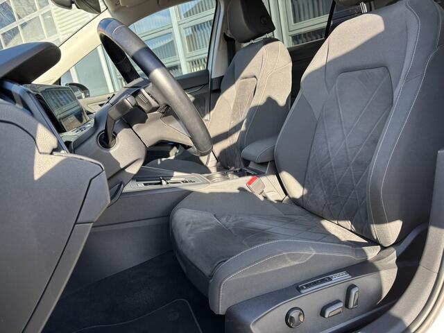 Volkswagen GOLF 1.4 eHybrid Style / Trekhaak / Allseasonbanden / Egonomische Stoelen / Stoelverwarming