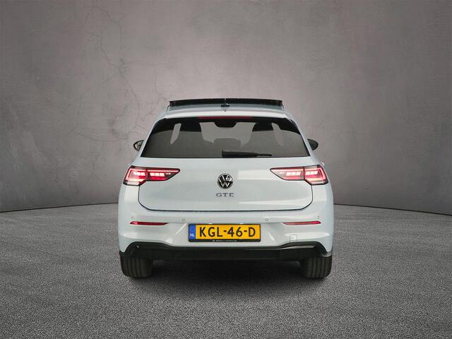 Volkswagen GOLF GTE 1.5 TSI eHybrid 272pk DSG Automaat Panoramadak, Adaptive cruise control, Black style, Navigatie, 360 camera, Stuurwiel verwarmd, LED matrix koplampen
