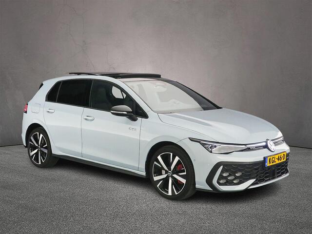 Volkswagen GOLF GTE 1.5 TSI eHybrid 272pk DSG Automaat Panoramadak, Adaptive cruise control, Black style, Navigatie, 360 camera, Stuurwiel verwarmd, LED matrix koplampen