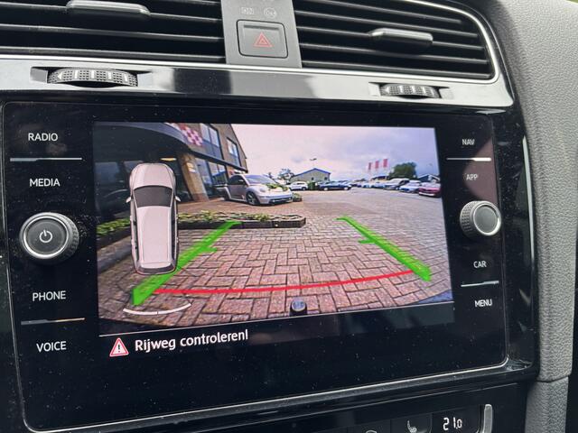 Volkswagen GOLF Variant 1.5 eTSI R-Line Automaat Panoramadak / Trekhaak / Full LED