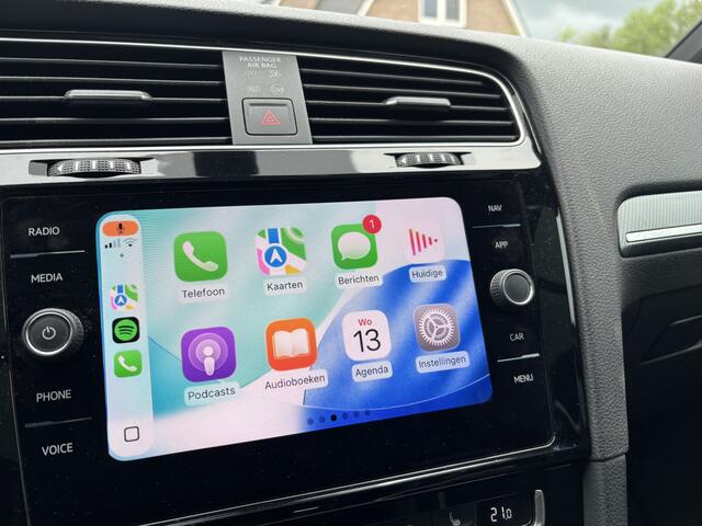 Volkswagen GOLF Variant 1.5 eTSI R-Line Automaat Panoramadak / Trekhaak / Full LED