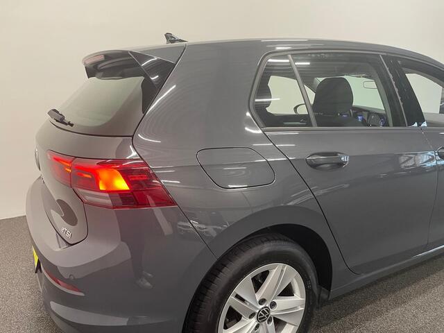 Volkswagen GOLF 1.0 eTSI DSG Life Navigatie Apple Carplay/Android Auto Parkeersensoren Adaptieve Cruise Control Sfeerverlichting Virtual Cockpit Climate Control Lichtmetalen velgen