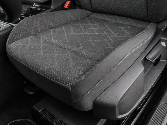 Volkswagen GOLF 1.0 eTSI 110pk DSG Life · Camera · Apple/Android Car Play · Sfeerverlichting · P-Sensoren · Navigatie · 16'' Inch · Garantie t/m 04-02-2028 of 100.000km