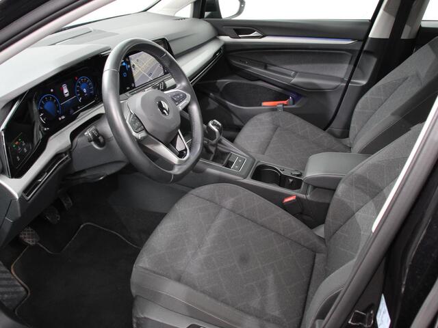 Volkswagen GOLF Variant 1.0 TSI 110pk Life Digitale Cockpit Lichtmetalen Velgen Sfeerverlichting Cruise Control Climate Control Adaptive Parkeer sensoren Navigatie Apple Carplay/Android Auto Bluetooth Keyless start