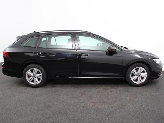 Volkswagen GOLF Variant 1.0 TSI 110pk Life Digitale Cockpit Lichtmetalen Velgen Sfeerverlichting Cruise Control Climate Control Adaptive Parkeer sensoren Navigatie Apple Carplay/Android Auto Bluetooth Keyless start