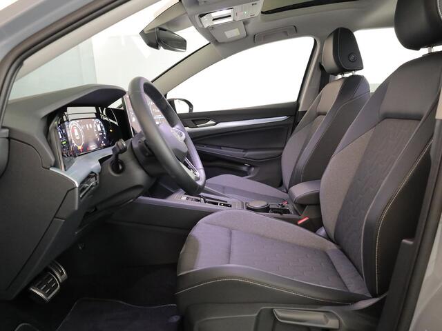 Volkswagen GOLF 1.5 eTSI Life Edition GOAL 116 pk Automaat (DSG) | Verlengde garantie | Navigatie | Panoramadak | Parkeersensoren | Autom. airco (3 zones) | Stoelverwarming |
