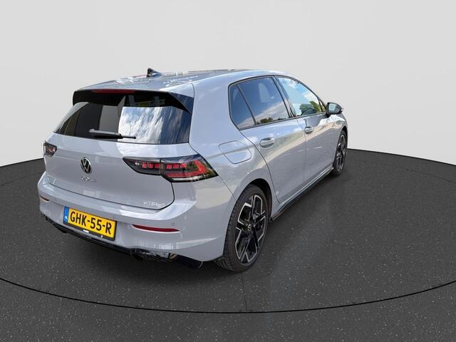 Volkswagen GOLF 1.5 eTSI R-Line Edition | NL-Auto | Automaat | Navigatie | 360 Graden Camera | Climate Controle | Stuurwiel en Stoel Verwarming | LED-Koplampen | LM-velgen |