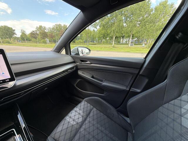 Volkswagen GOLF 1.5 eTSI R-Line Edition | NL-Auto | Automaat | Navigatie | 360 Graden Camera | Climate Controle | Stuurwiel en Stoel Verwarming | LED-Koplampen | LM-velgen |