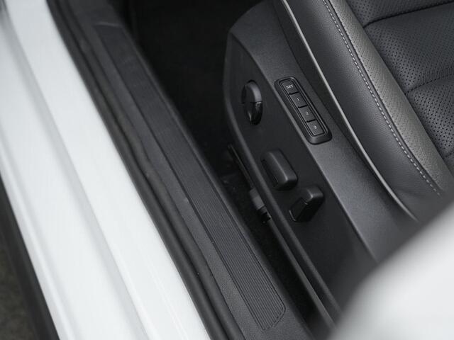 Volkswagen GOLF 1.4 eHybrid 245 pk GTE | Leder | Geheugen-/ventilatiestoel | IQ Light | Adaptief onderstel | Achteruitrijcamera | Adaptive Cruise