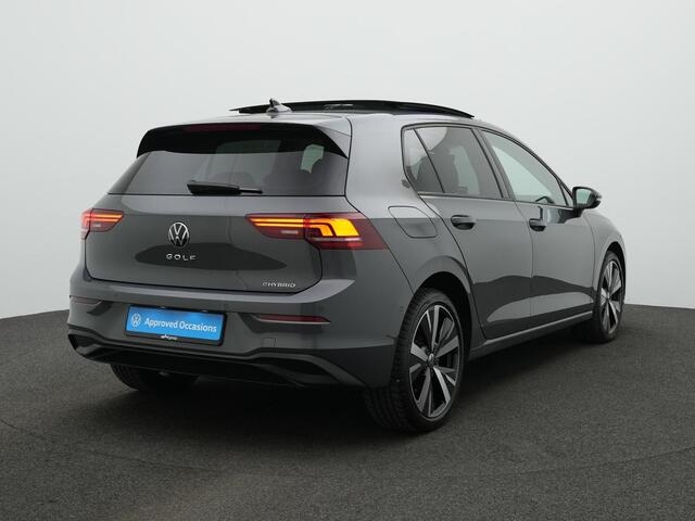 Volkswagen GOLF 1.5 eHybrid 204 pk Life Edition | Panoramadak | Stuur-/stoelverwarming | Achteruitrijcamera | Adaptive Cruise | Navigatie