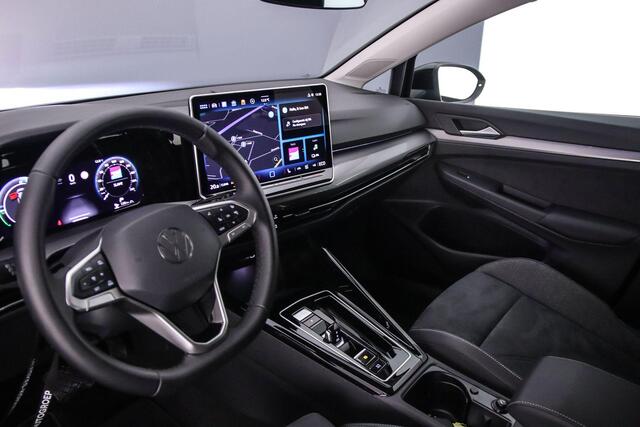 Volkswagen GOLF 50 Edition 1.5 TSI eHybrid 204pk DSG Automaat Adaptive cruise control, 360 camera, LED matrix koplampen, Achteruitrijcamera, Stuurwiel verwarmd
