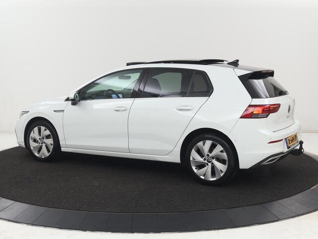 Volkswagen GOLF 1.5 TSI Style | Panoramadak | Stoelverwarming | Head-Up | Trekhaak | Camera | Massage | Carplay | Navigatie | Adaptive cruise | Harman/Kardon | Sfeerverlichting | Keyless | Park Assist | Getint glas